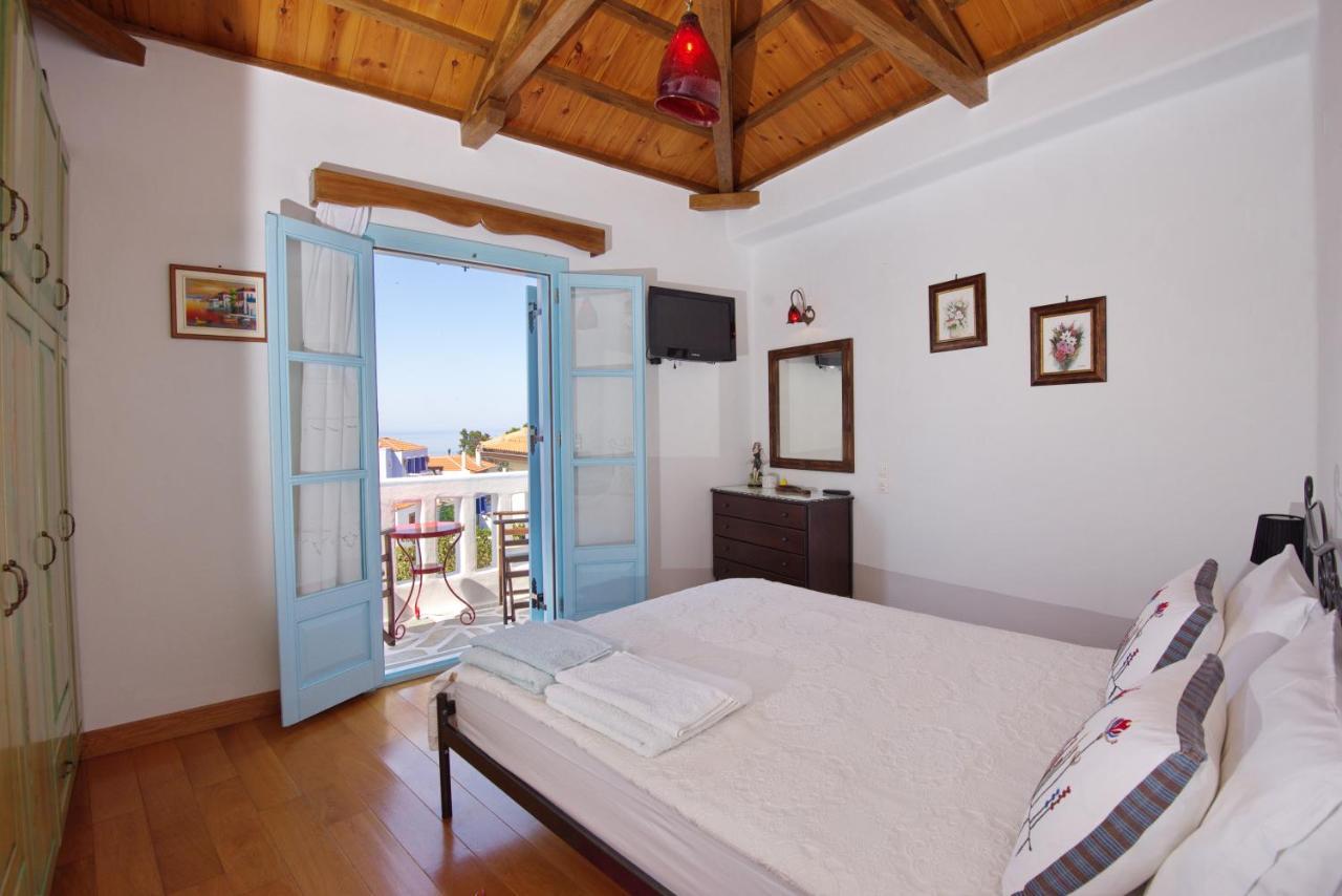 Stella's traditional house. Alónnisos Esterno foto