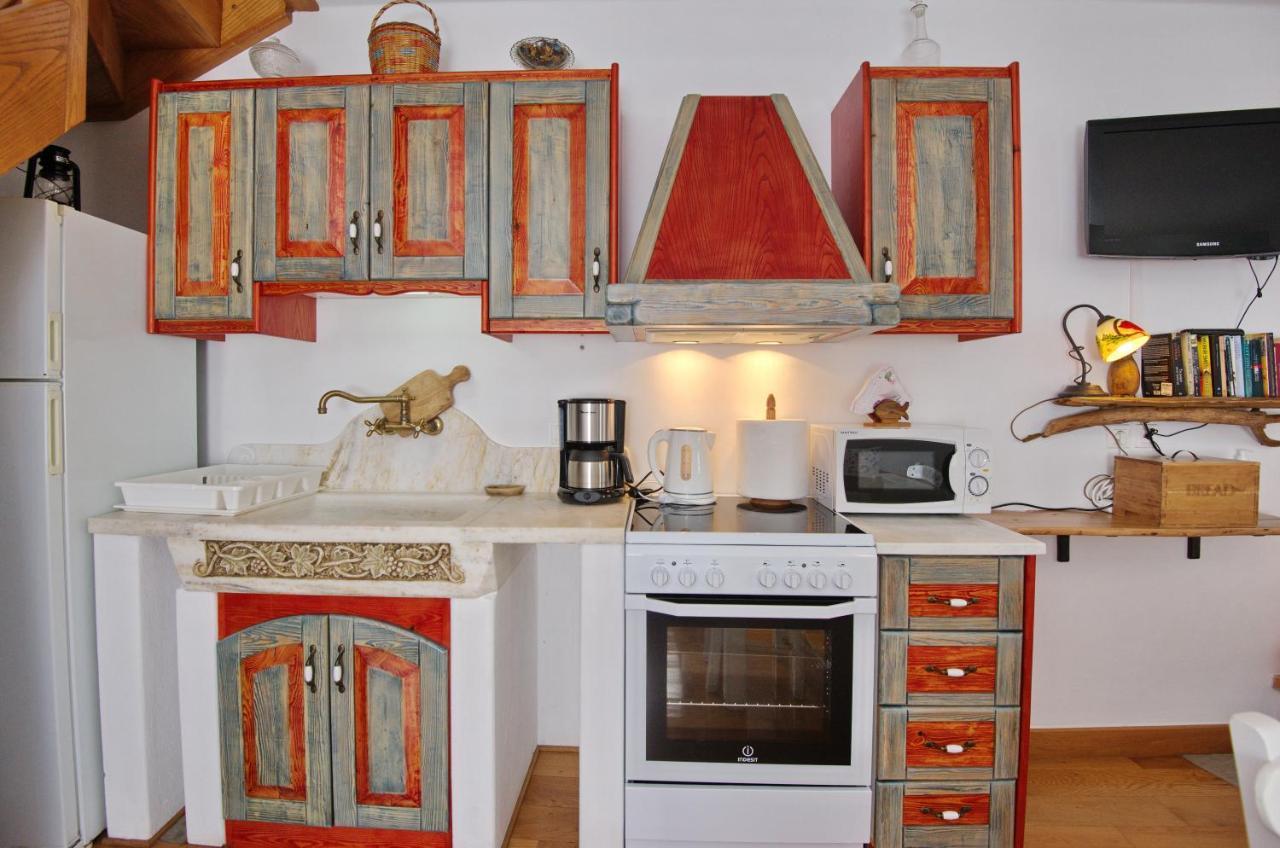 Stella's traditional house. Alónnisos Esterno foto
