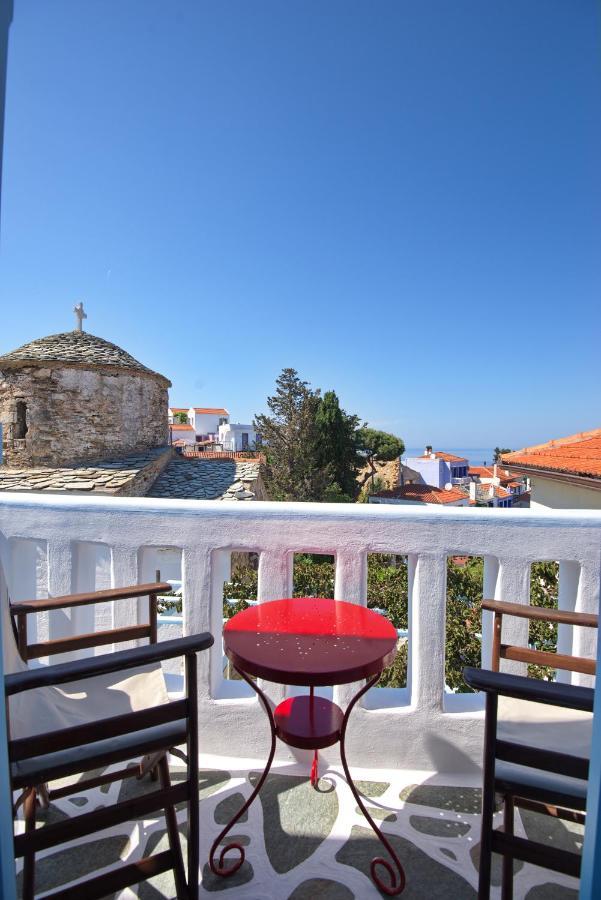 Stella's traditional house. Alónnisos Esterno foto