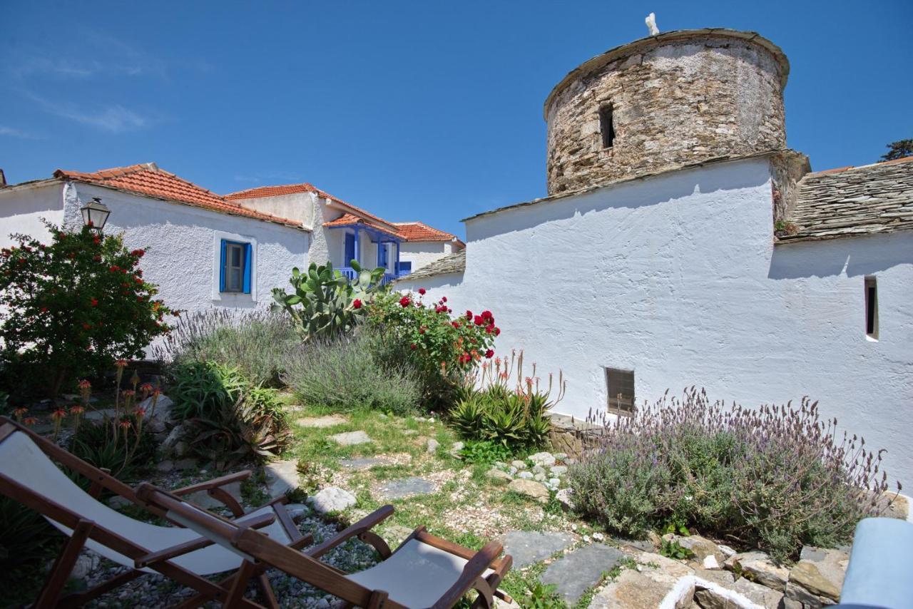 Stella's traditional house. Alónnisos Esterno foto