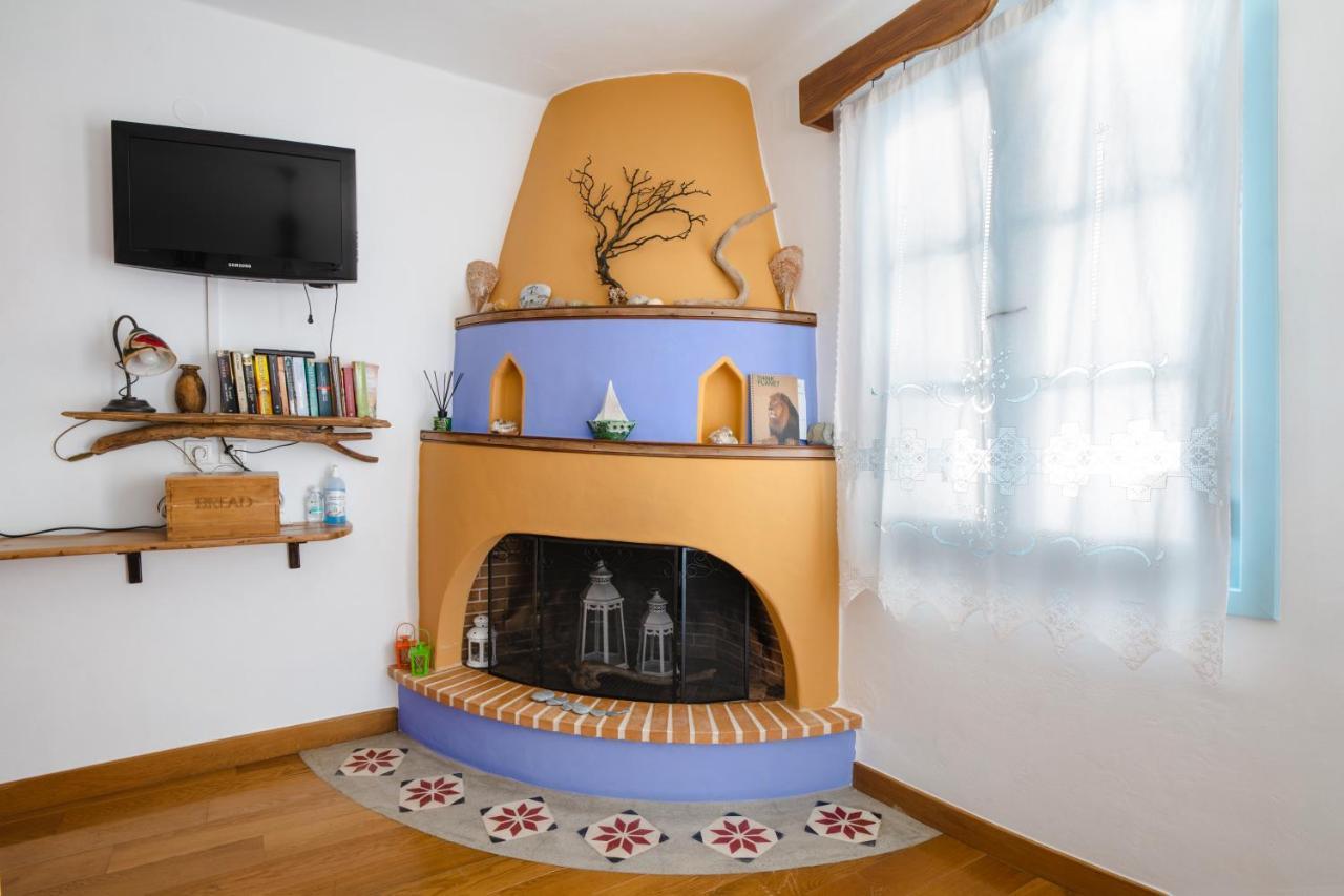 Stella's traditional house. Alónnisos Esterno foto