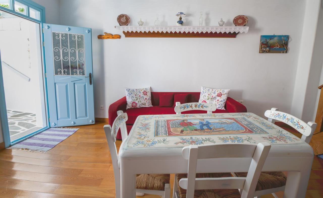 Stella's traditional house. Alónnisos Esterno foto