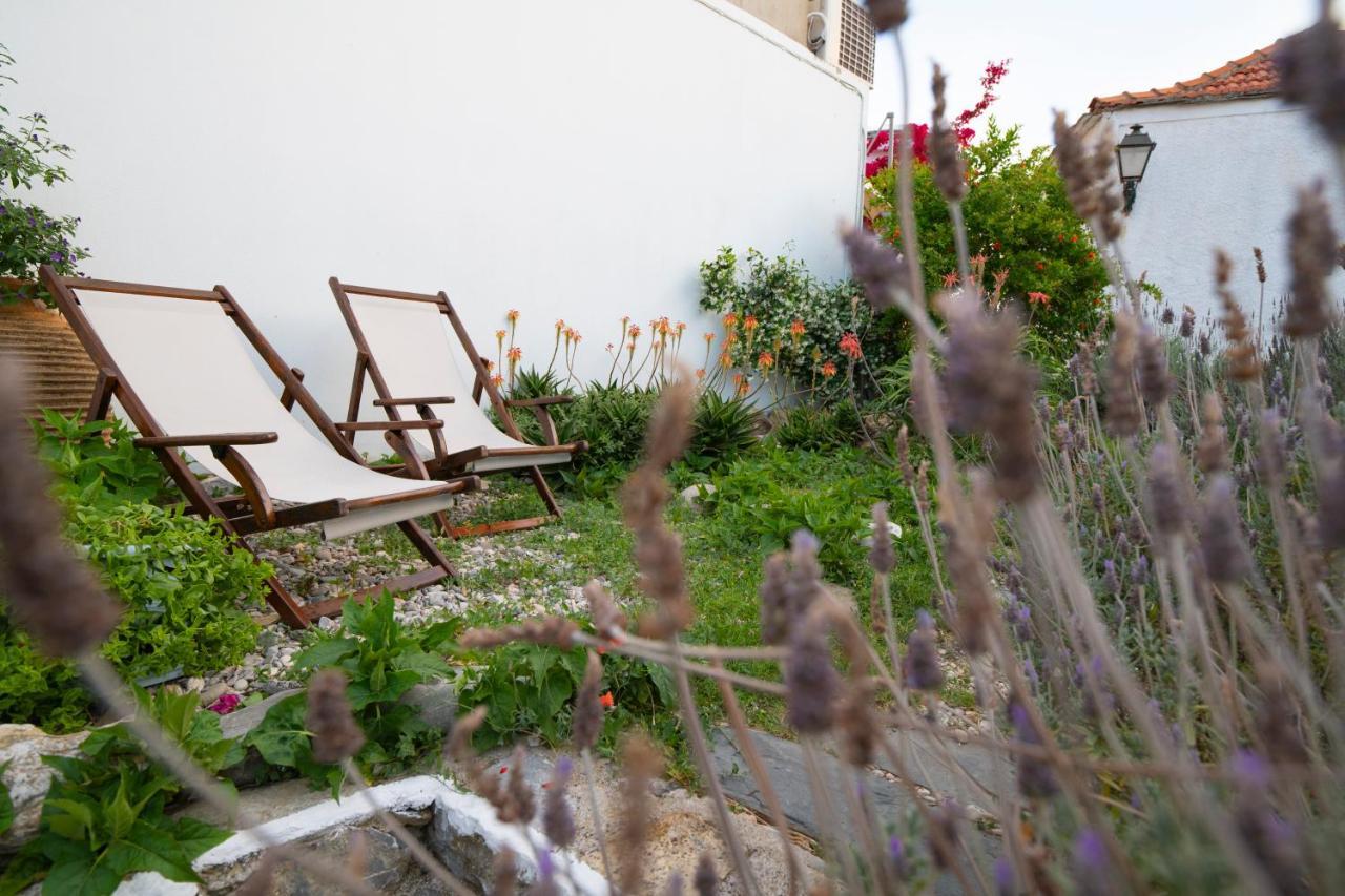 Stella's traditional house. Alónnisos Esterno foto