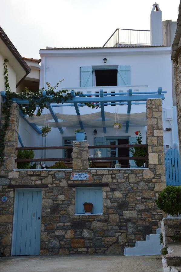 Stella's traditional house. Alónnisos Esterno foto
