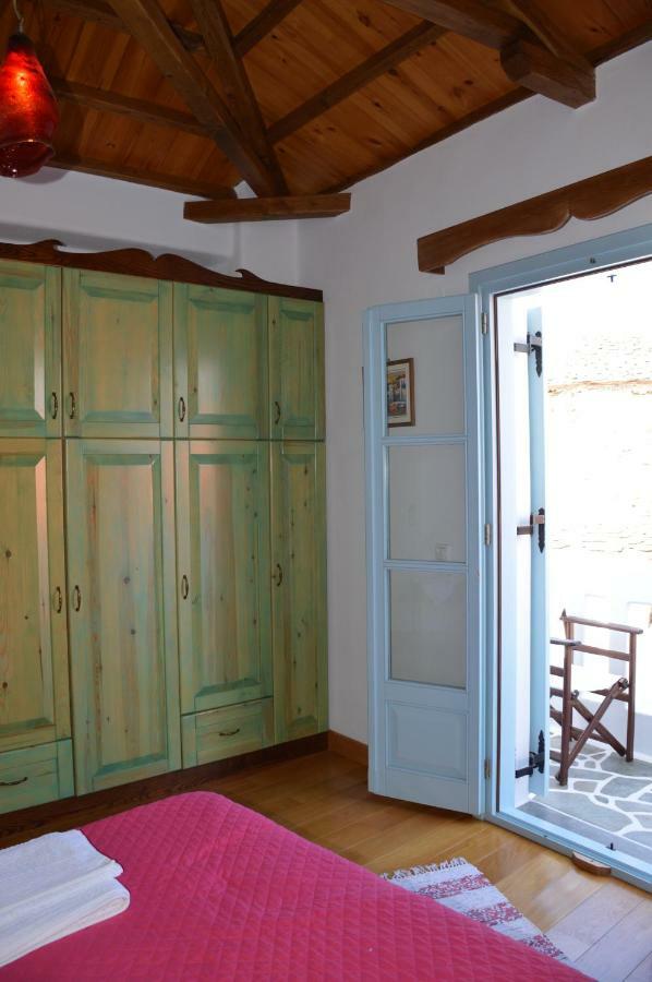 Stella's traditional house. Alónnisos Esterno foto