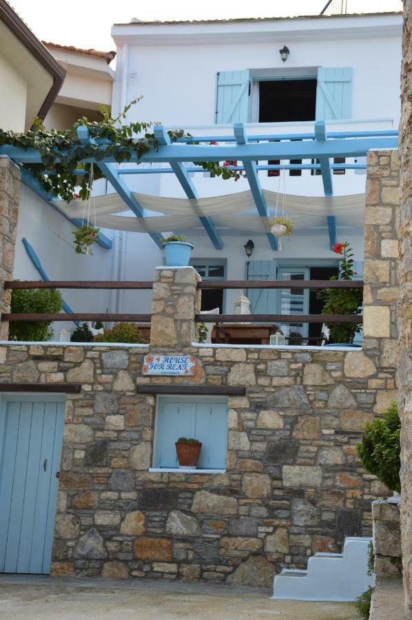 Stella's traditional house. Alónnisos Esterno foto