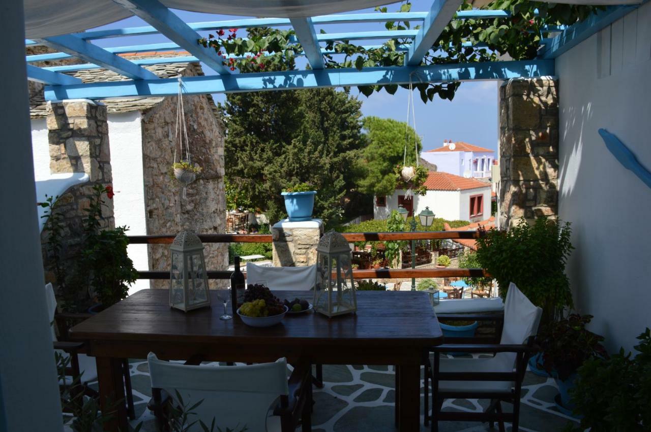 Stella's traditional house. Alónnisos Esterno foto